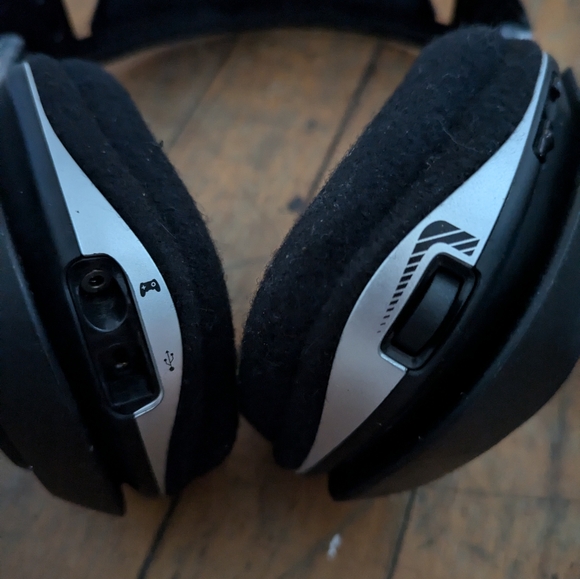 Astro A50 Wireless Gen 1 Gaming Headset with Mix amp - Picture 7 of 7